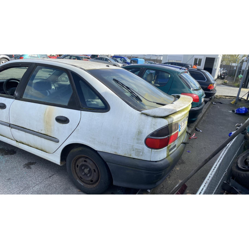 Bouton de warning RENAULT LAGUNA 1 Photo n°6