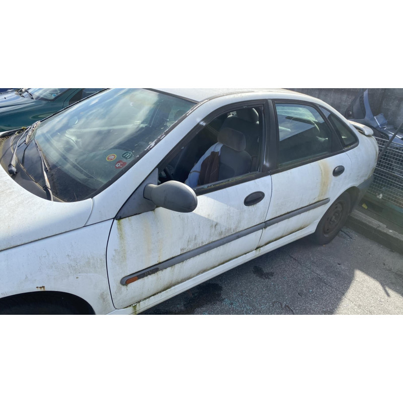 Bouton de warning RENAULT LAGUNA 1 Photo n°20