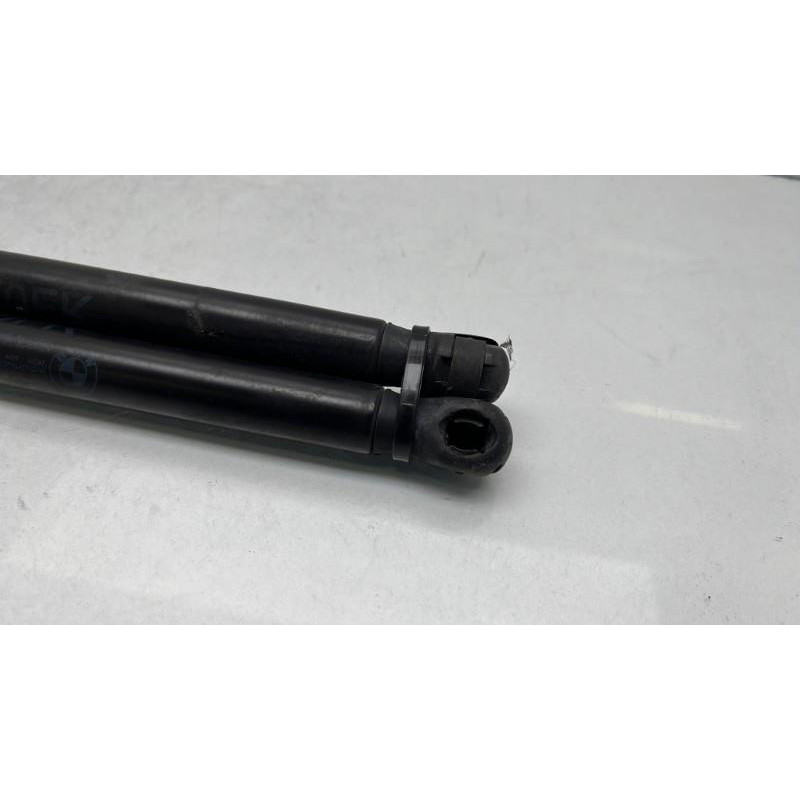 Verin de capot BMW X5 E70 Photo n°3