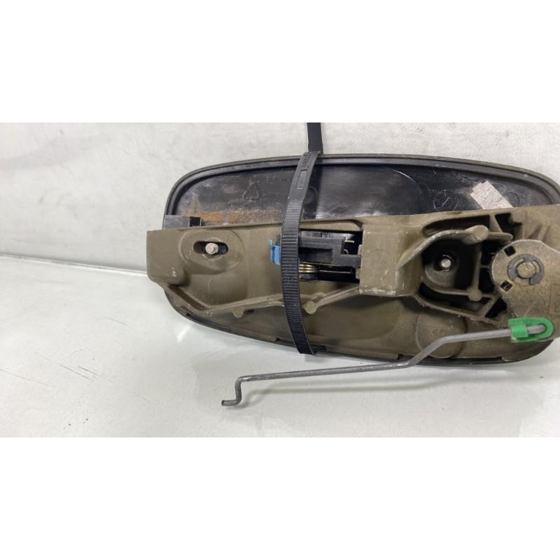 Poignee porte avant gauche RENAULT TRAFIC 2 Photo n°3
