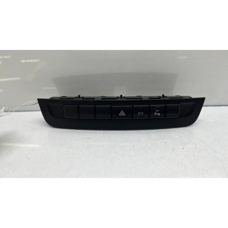 Bouton de warning MERCEDES CLASSE CLA 117 Photo n°1