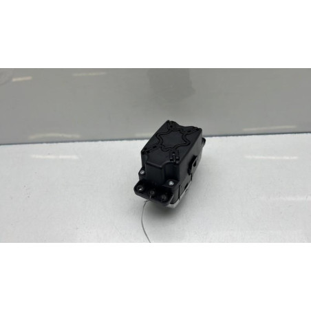 Commande GPS MERCEDES CLASSE CLA 117 Photo n°1