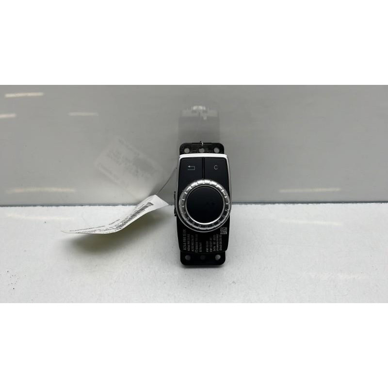 Commande GPS MERCEDES CLASSE CLA 117 Photo n°2