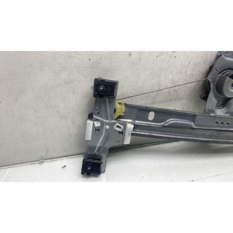 Leve vitre electrique avant droit PEUGEOT 207 Photo n°8