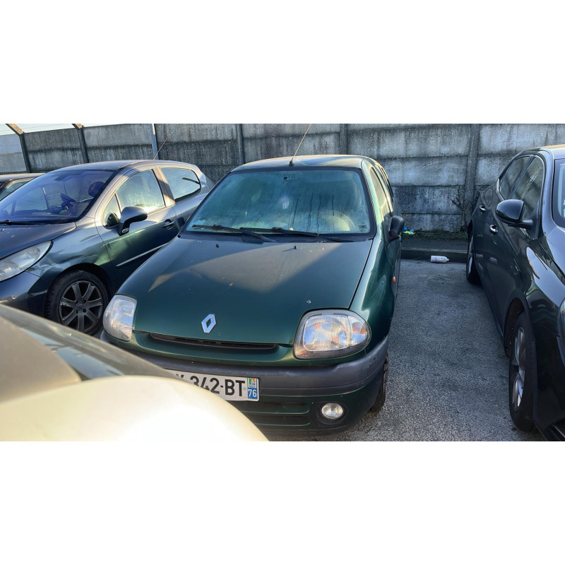 Attache ceinture arriere gauche RENAULT CLIO 2 Photo n°7