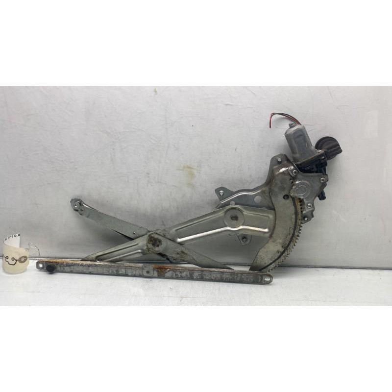 Leve vitre electrique avant droit SUZUKI SWIFT 3 Photo n°1