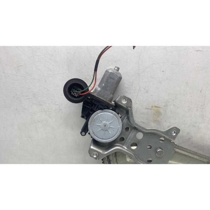 Leve vitre electrique avant droit SUZUKI SWIFT 3 Photo n°3