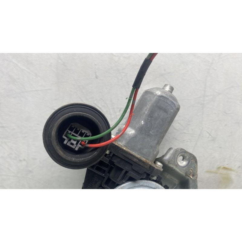 Leve vitre electrique avant droit SUZUKI SWIFT 3 Photo n°4