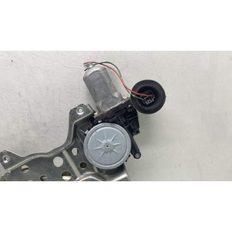 Leve vitre electrique avant gauche SUZUKI SWIFT 3 Photo n°2