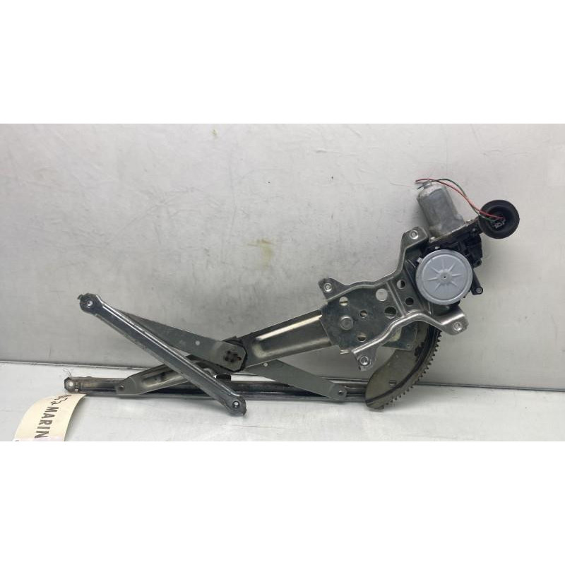 Leve vitre electrique avant gauche SUZUKI SWIFT 3 Photo n°3