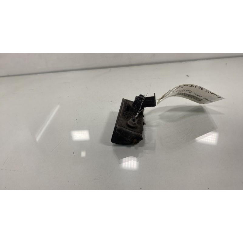 Poignee porte coffre gauche NISSAN NV200 Photo n°1