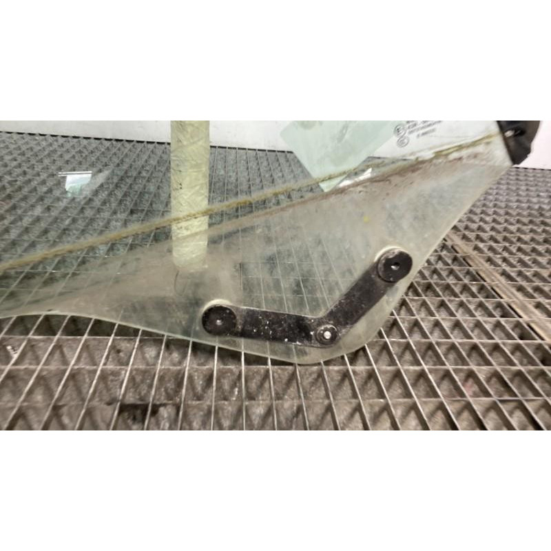 Vitre arriere droit BMW SERIE 3 E46 Photo n°5
