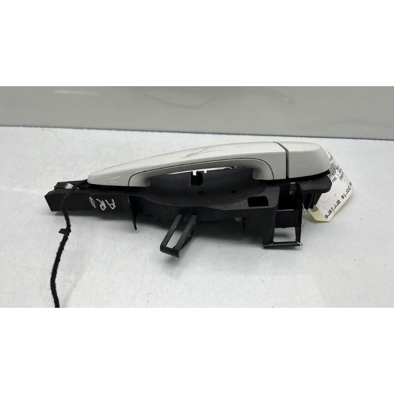 Poignee porte arriere droit BMW X5 E70 Photo n°3