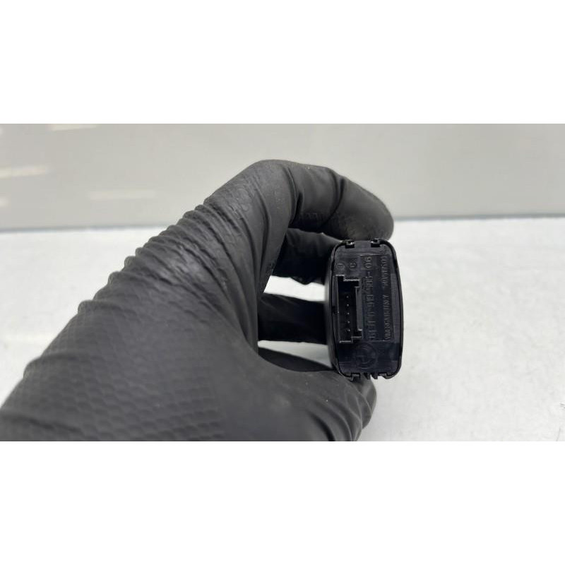 Bouton de warning BMW X5 E70 Photo n°1