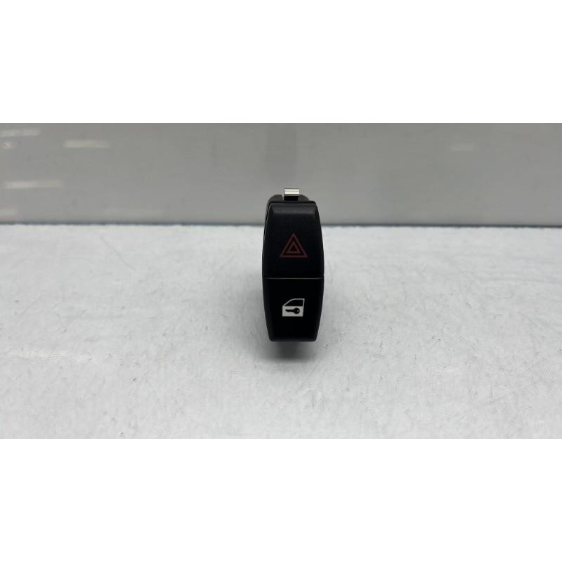 Bouton de warning BMW X5 E70 Photo n°2