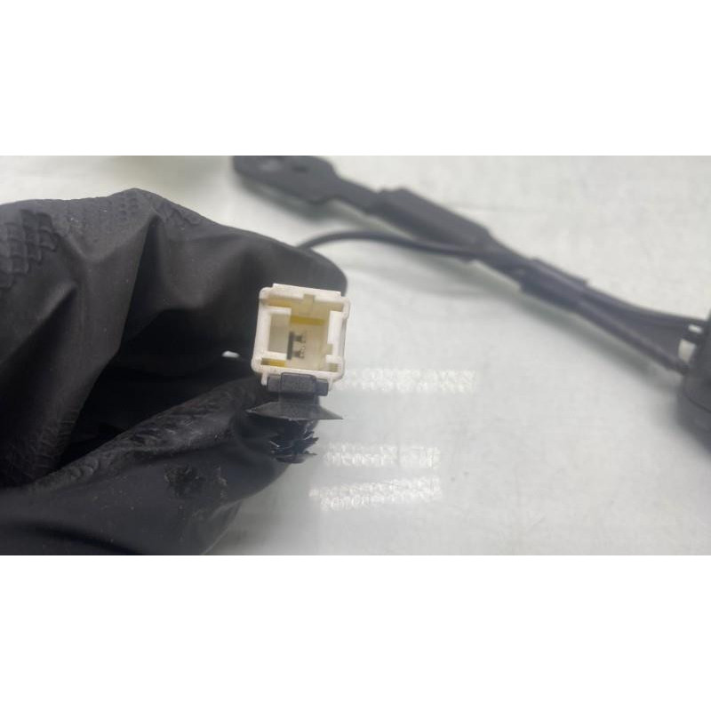 Attache ceinture avant gauche PEUGEOT 508 1 Photo n°2