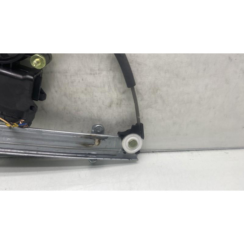 Leve vitre electrique avant gauche KIA PICANTO 3 Photo n°4