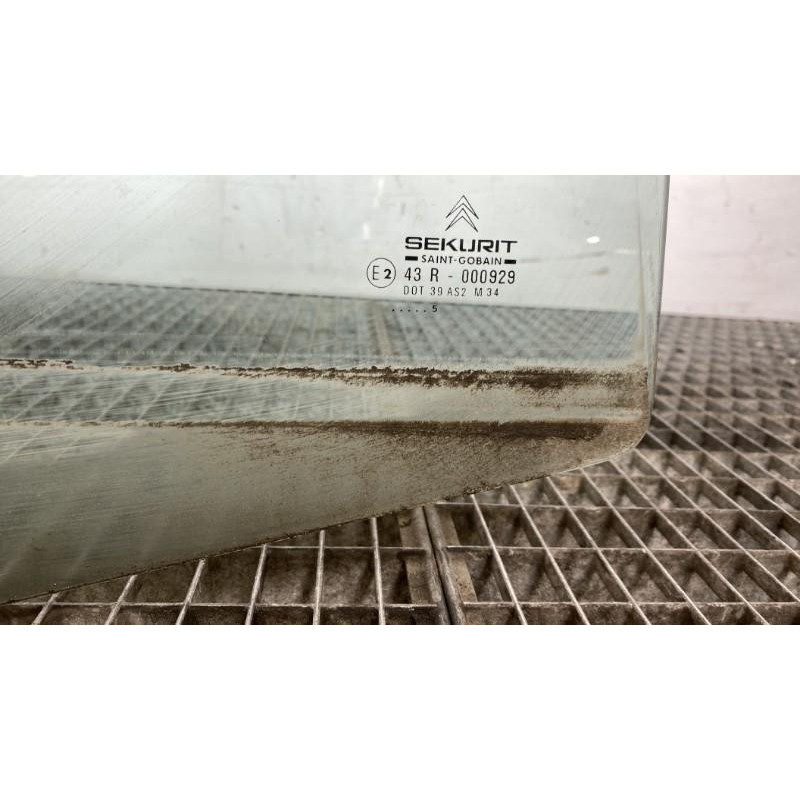 Vitre arriere droit CITROEN XANTIA Photo n°7