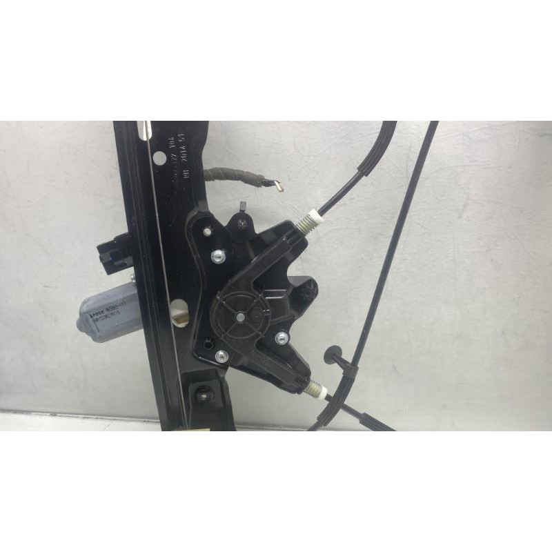 Leve vitre electrique avant droit FORD FOCUS 3 Photo n°1