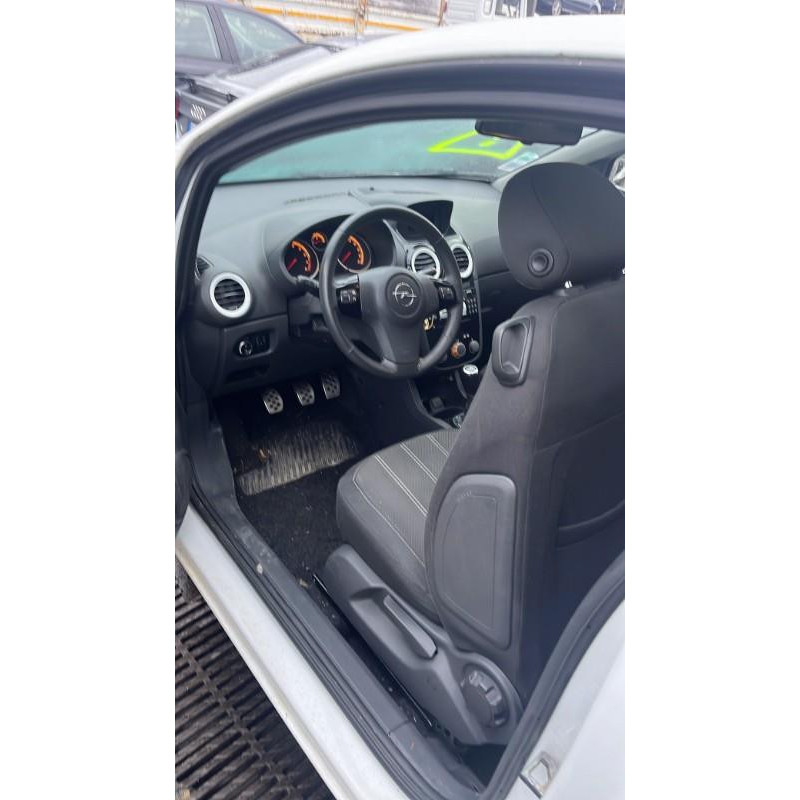 Vitre avant droit OPEL CORSA D Photo n°8