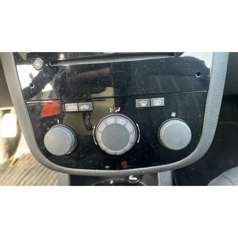 Vitre avant droit OPEL CORSA D Photo n°17