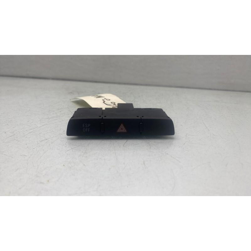 Bouton de warning AUDI Q7 1 Photo n°2