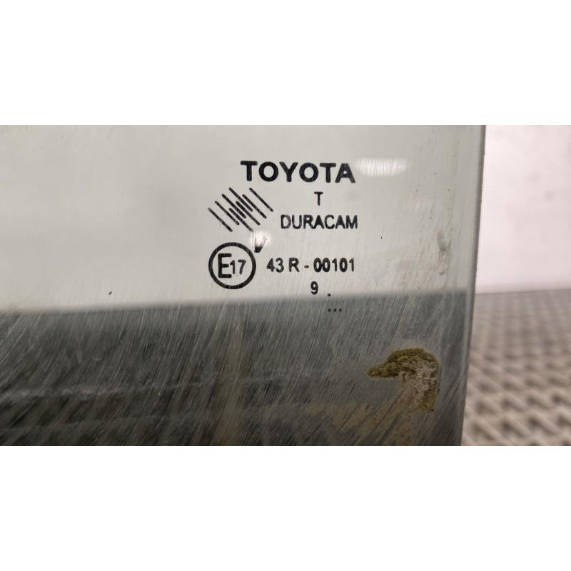 Vitre arriere gauche TOYOTA VERSO Photo n°3