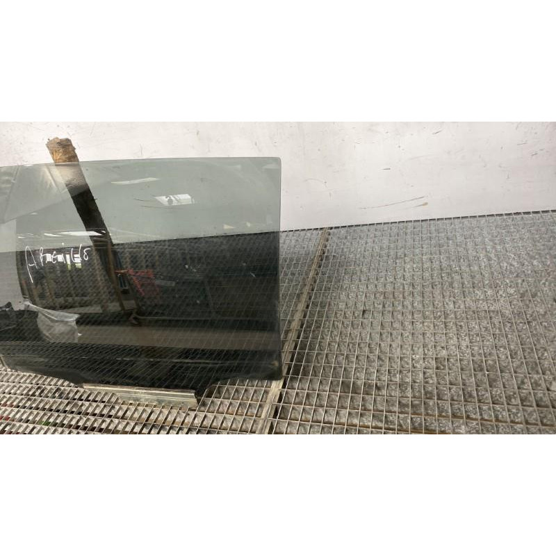 Vitre arriere gauche TOYOTA VERSO Photo n°6