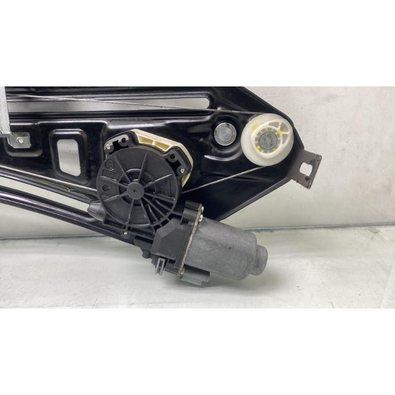 Leve vitre electrique arriere droit PEUGEOT 207 Photo n°1