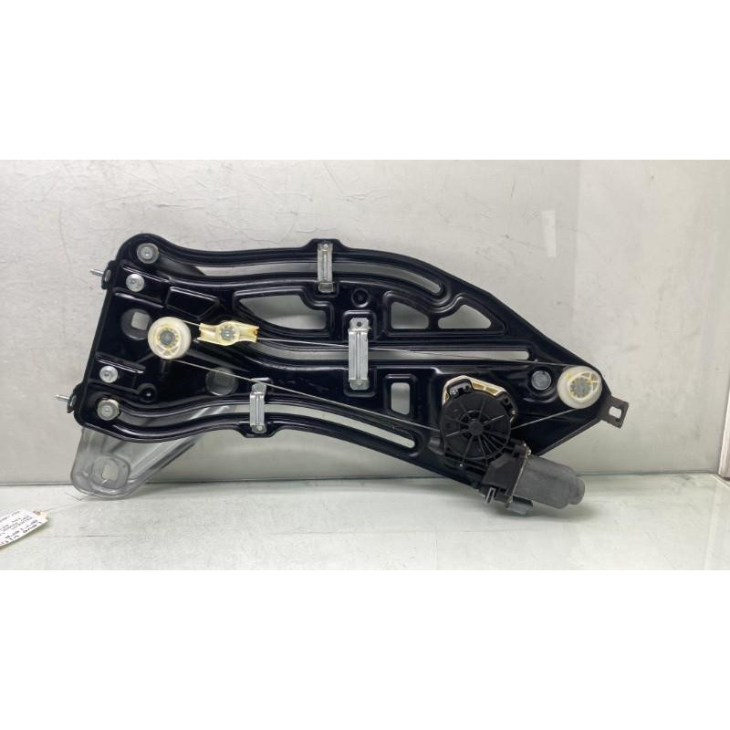 Leve vitre electrique arriere droit PEUGEOT 207 Photo n°4