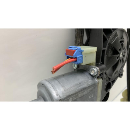 Leve vitre electrique avant droit SKODA OCTAVIA 3