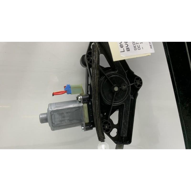 Leve vitre electrique avant gauche SKODA OCTAVIA 3 Photo n°3