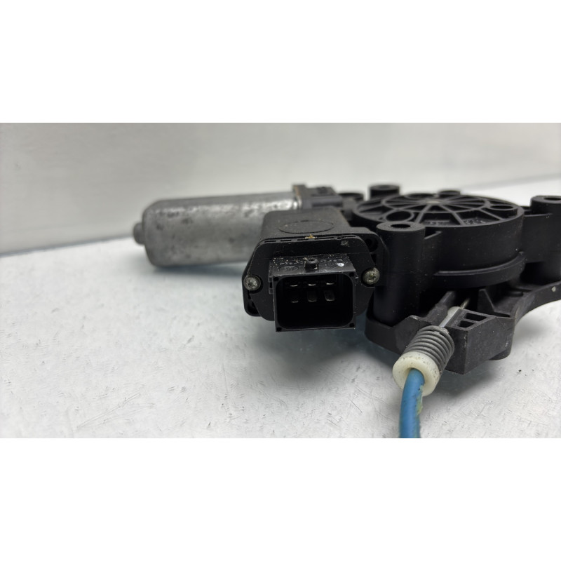 Leve vitre electrique avant droit OPEL CORSA D Photo n°3