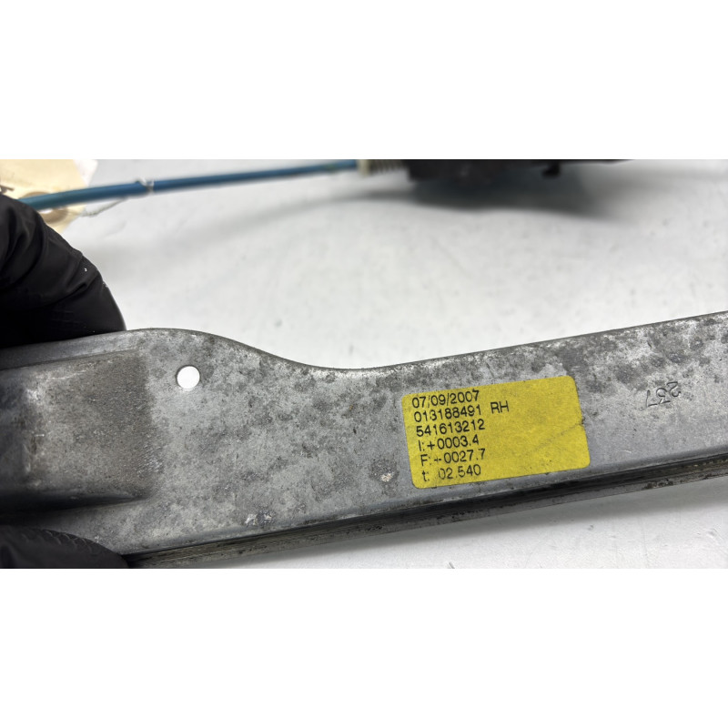 Leve vitre electrique avant droit OPEL CORSA D Photo n°4