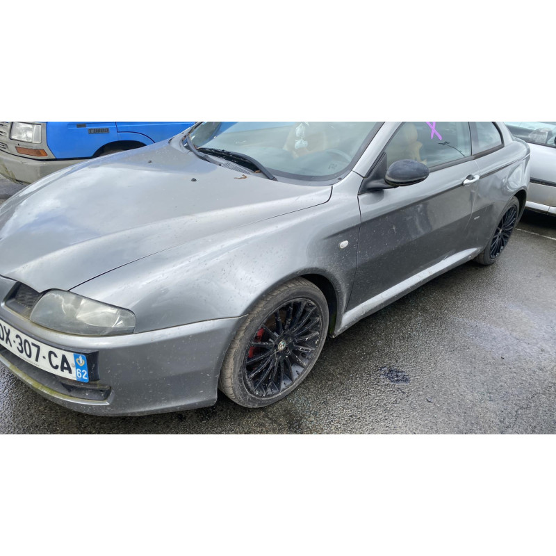 Feu arriere stop central ALFA ROMEO GT Photo n°10