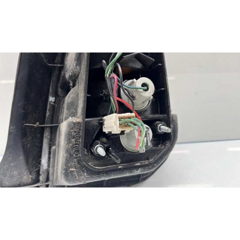 Feu arriere principal gauche (feux) MITSUBISHI COLT 5 Photo n°3