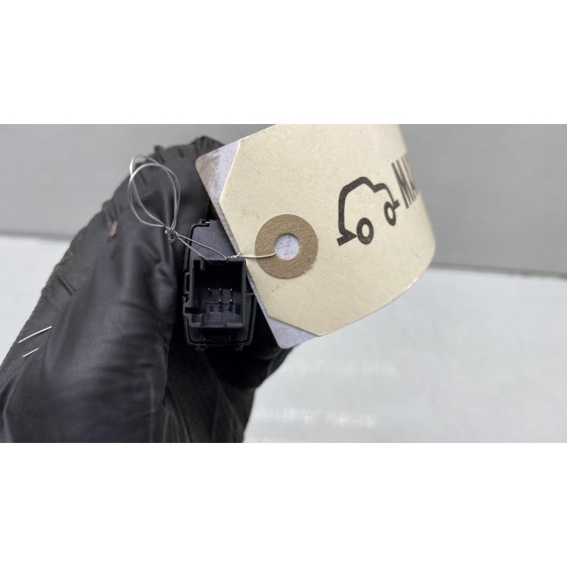 Bouton de warning BMW SERIE 1 F20 Photo n°4