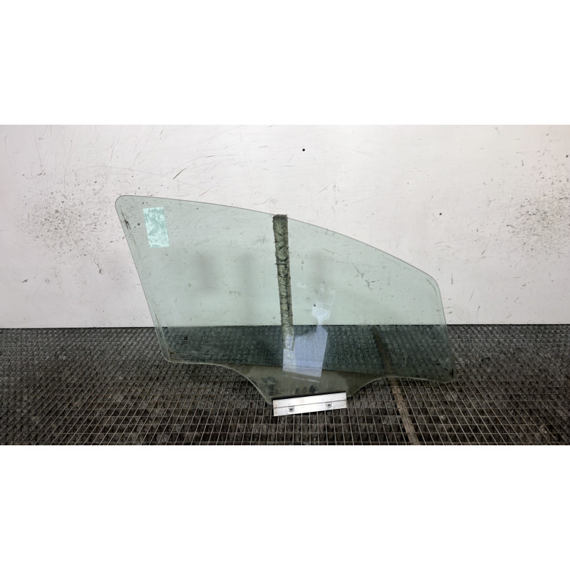 Vitre avant gauche OPEL CORSA D Photo n°4
