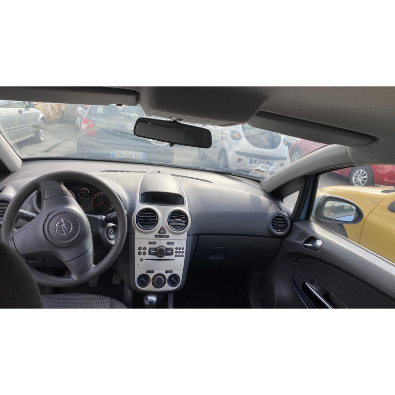 Vitre avant gauche OPEL CORSA D Photo n°18