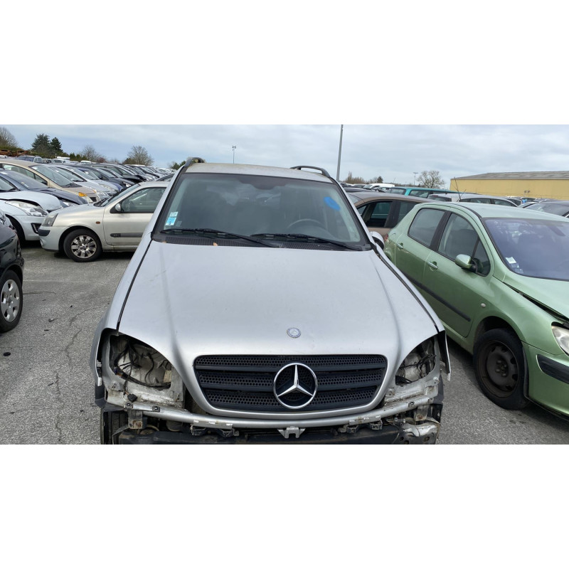 Charniere de capot MERCEDES CLASSE M 163 Photo n°18