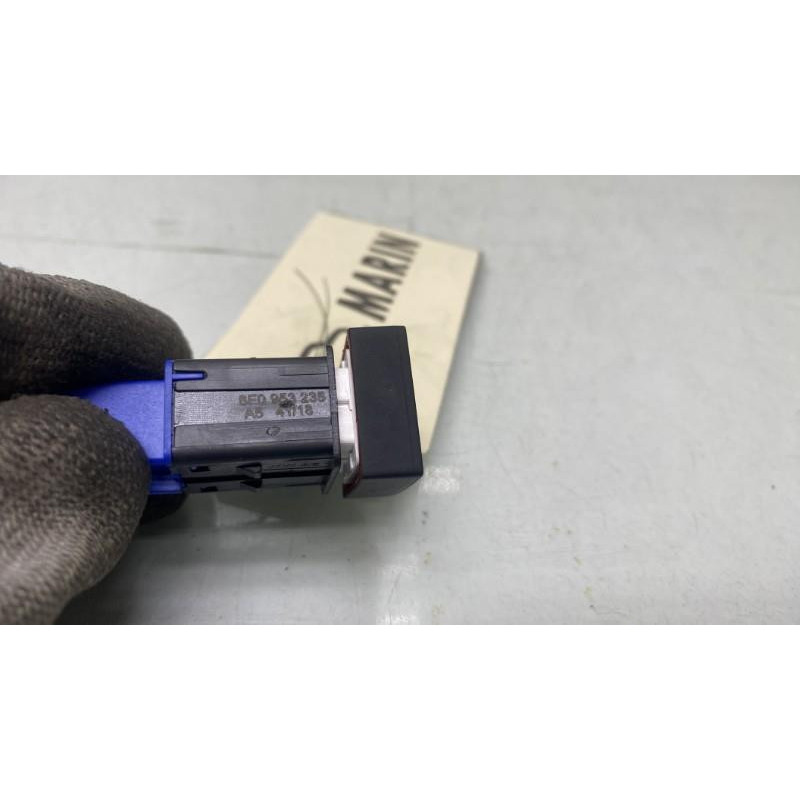 Bouton de warning SEAT ARONA Photo n°3