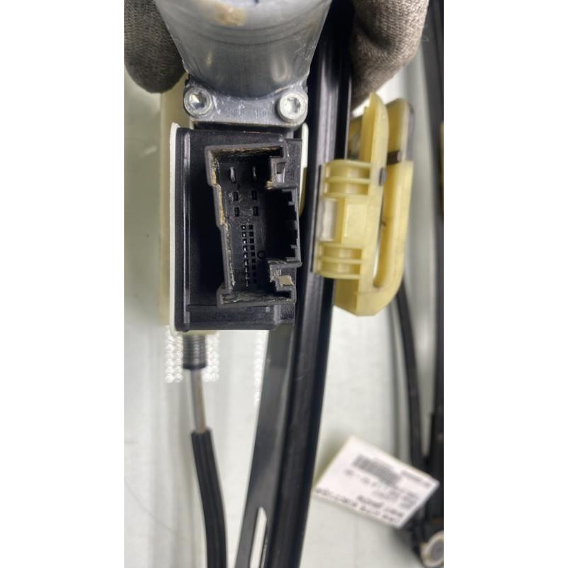 Leve vitre electrique avant gauche SEAT ARONA Photo n°10