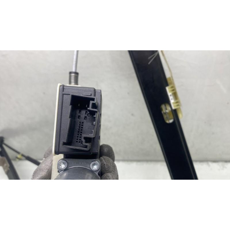 Leve vitre electrique avant droit SEAT ARONA Photo n°1
