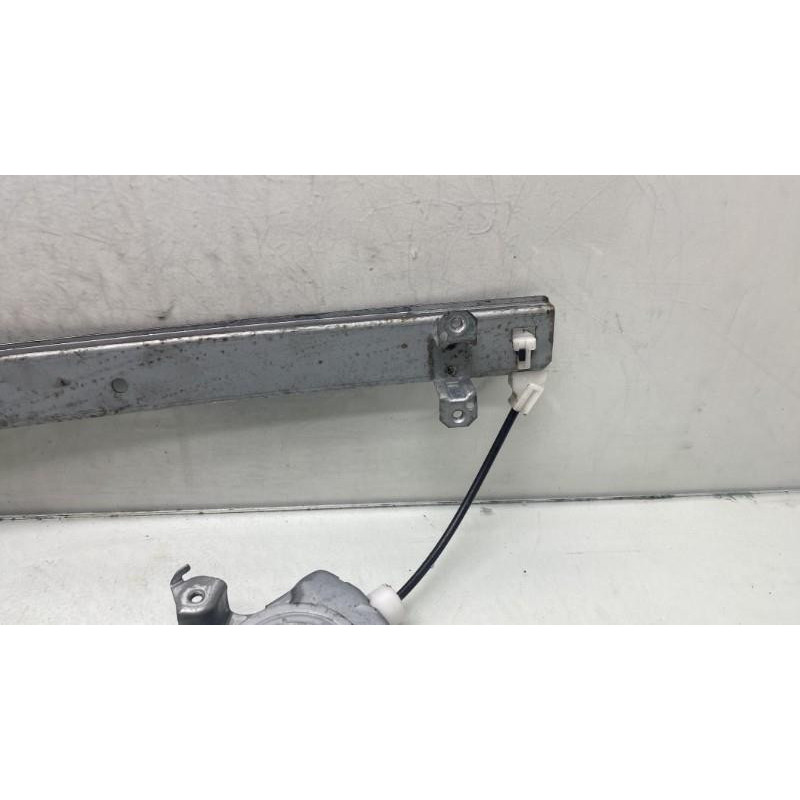 Leve vitre electrique avant droit NISSAN JUKE 1 Photo n°4
