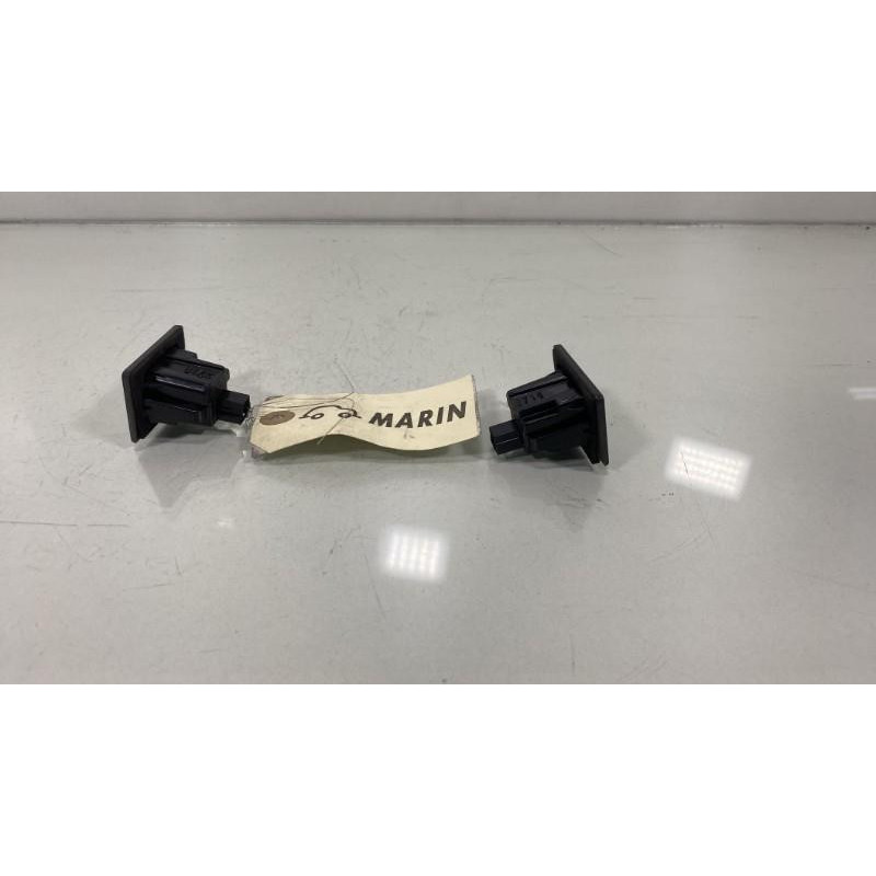 Eclairage de plaque MERCEDES CLASSE M 166 Photo n°3