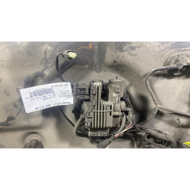 Reservoir AdBlue MERCEDES CLASSE M 166 Photo n°3