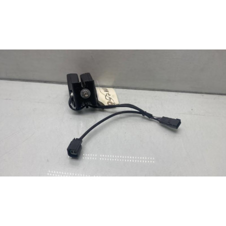 Attache ceinture arriere droit FORD MONDEO 4