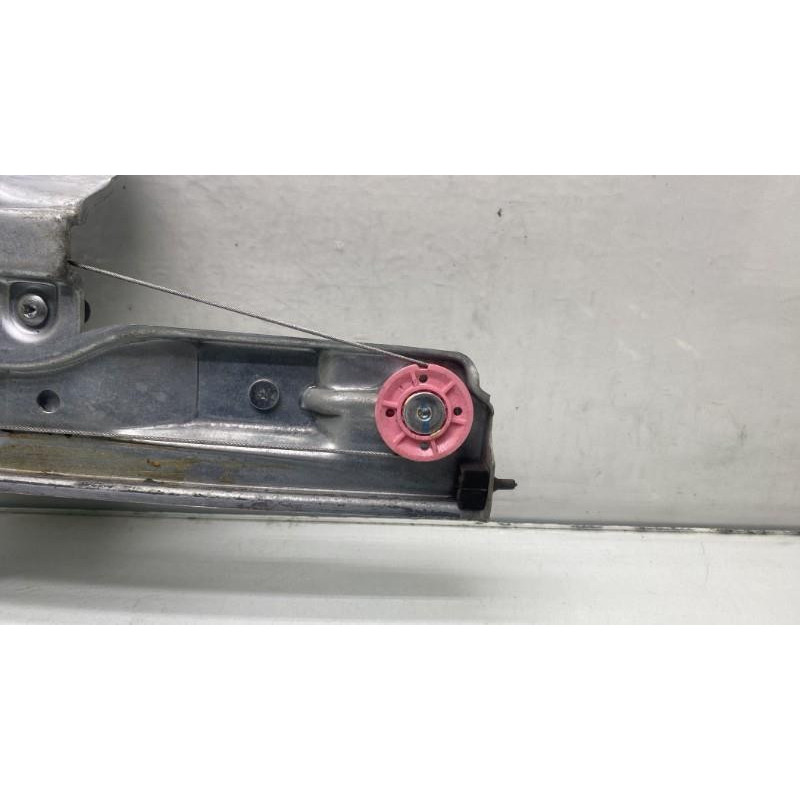 Leve vitre electrique avant droit PEUGEOT 208 1 Photo n°3