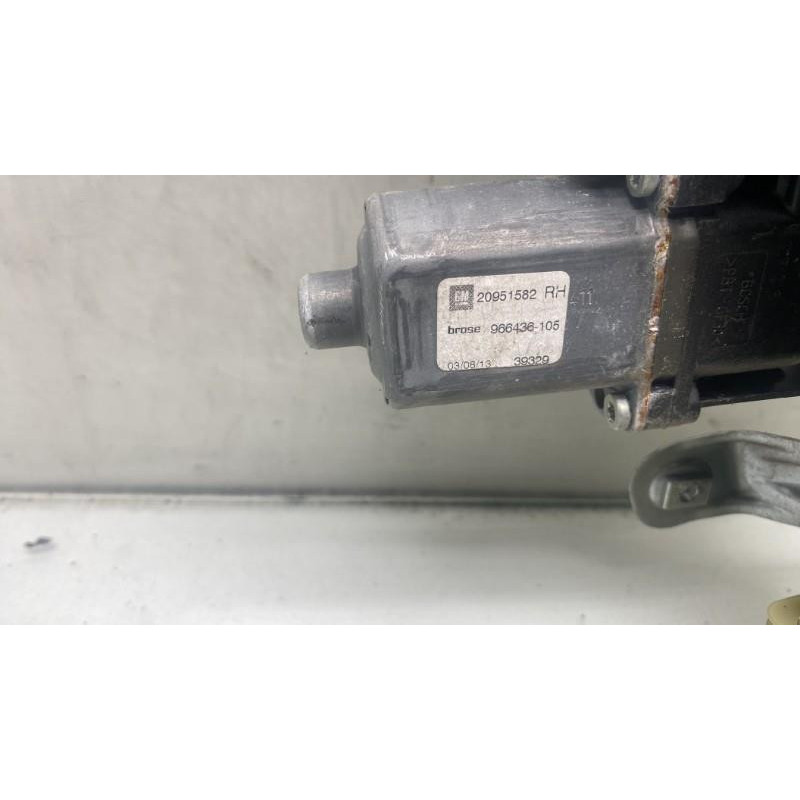 Leve vitre electrique avant droit OPEL ASTRA J SPORTS Photo n°6