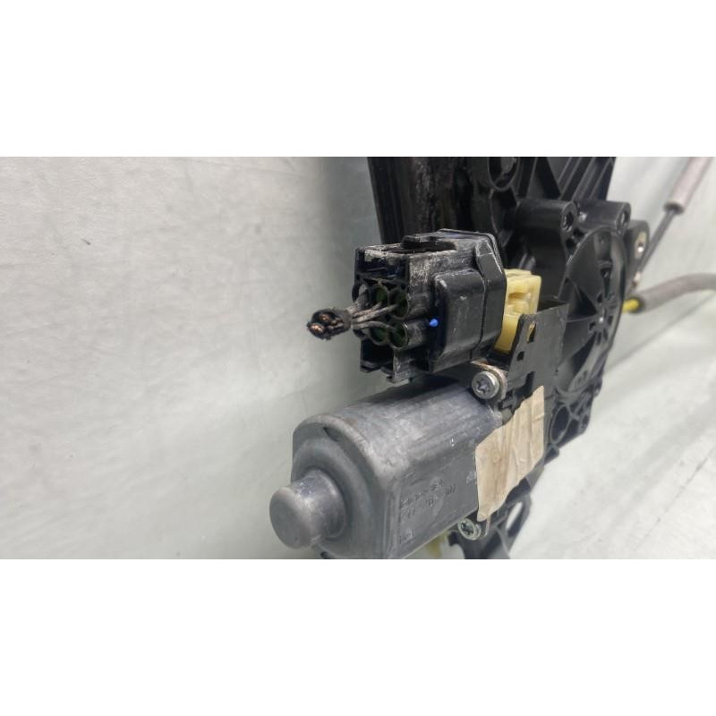 Leve vitre electrique avant gauche FORD MONDEO 4 Photo n°6